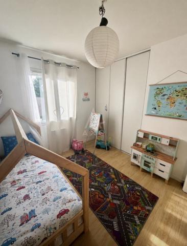 Maison rénovée avec jardin et garage  Centre de Parentis-en-Born