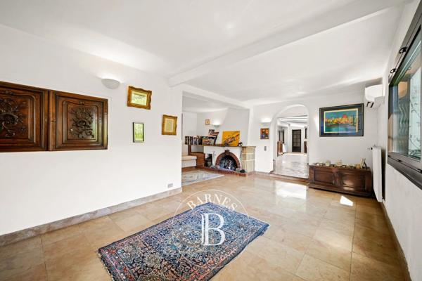 Menton, Maison  743 m² à vendre