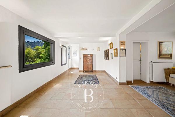 Menton, Maison  743 m² à vendre