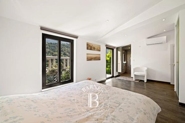 Menton, Maison  743 m² à vendre