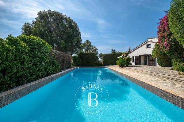Menton, Maison  743 m² à vendre