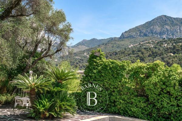 Menton, Maison  743 m² à vendre