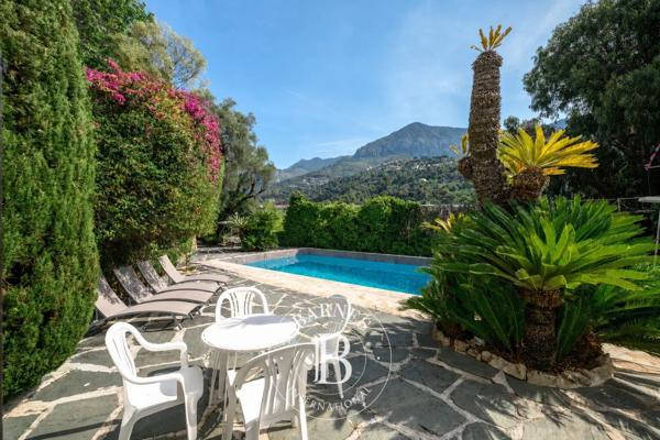 Menton, Maison  743 m² à vendre