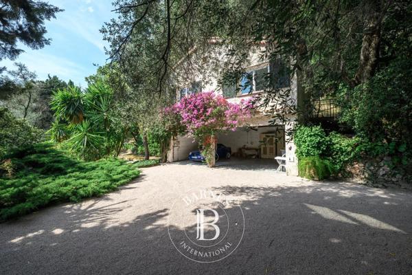 Menton, Maison  743 m² à vendre