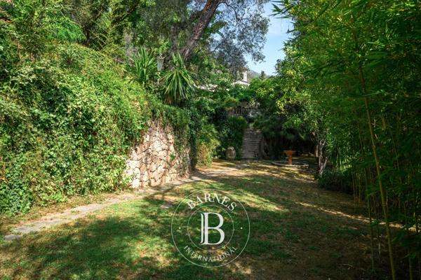 Menton, Maison  743 m² à vendre