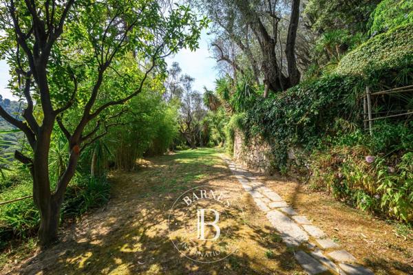 Menton, Maison  743 m² à vendre