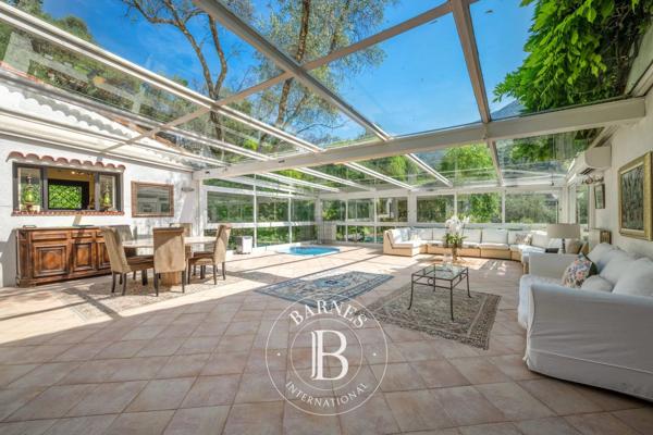Menton, Maison  743 m² à vendre