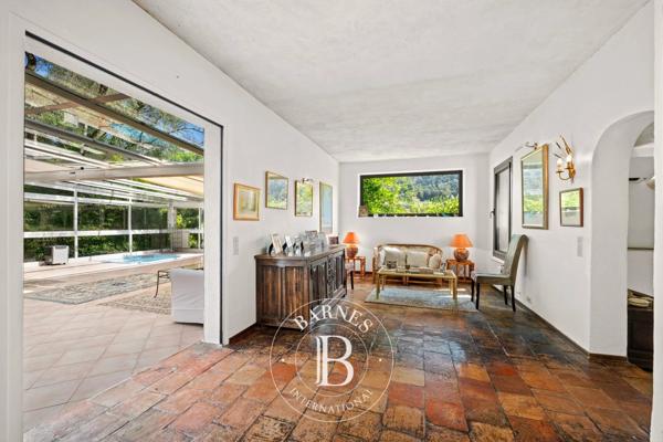 Menton, Maison  743 m² à vendre