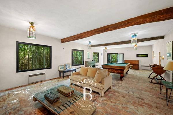 Menton, Maison  743 m² à vendre