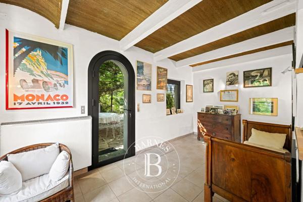 Menton, Maison  743 m² à vendre