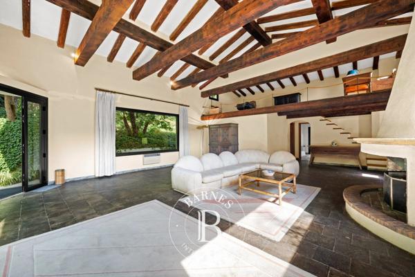 Menton, Maison  743 m² à vendre