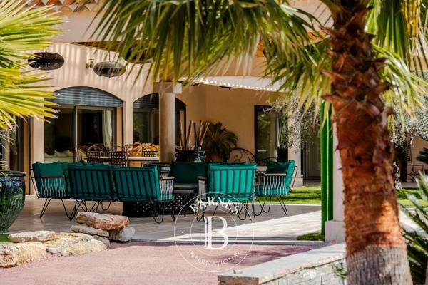 Lorgues, Propriété 6 Chambres -  320 m² à vendre