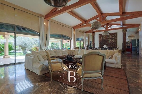 Lorgues, Propriété 6 Chambres -  320 m² à vendre