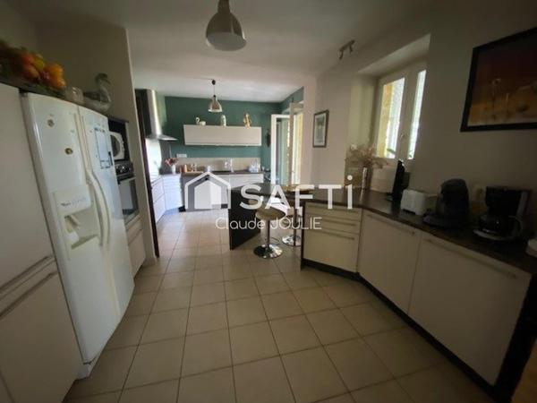 NAUSSAC - Maison Quercynoise - 7 Pièces - 209 m² habitables