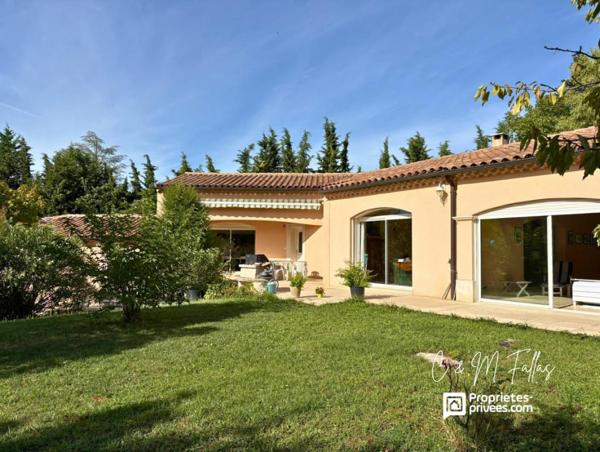 Maison de plain-pied ,170 m², piscine intérieure, parc arboré, garage