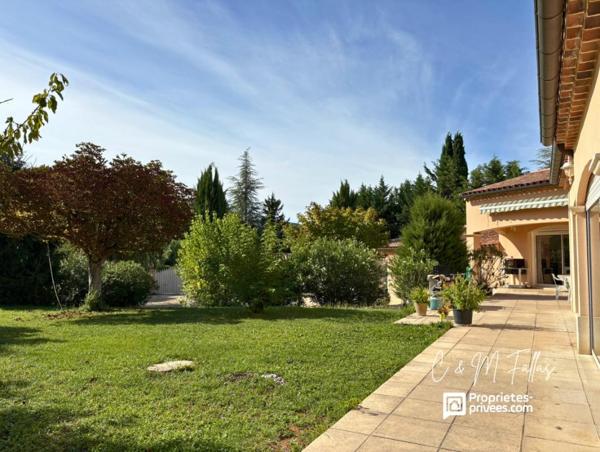 Maison de plain-pied ,170 m², piscine intérieure, parc arboré, garage