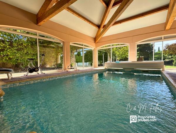 Maison de plain-pied ,170 m², piscine intérieure, parc arboré, garage