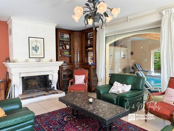 Maison de plain-pied ,170 m², piscine intérieure, parc arboré, garage