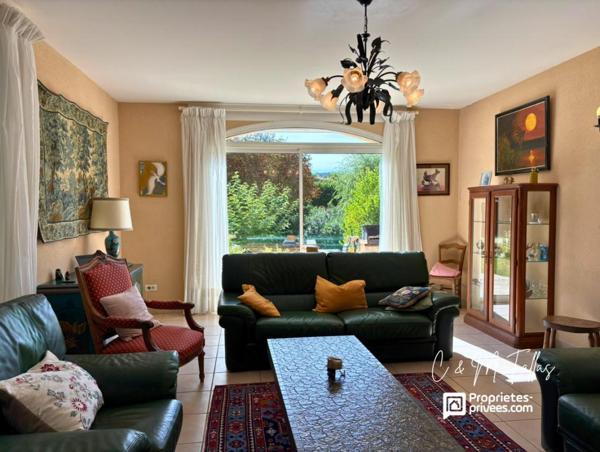 Maison de plain-pied ,170 m², piscine intérieure, parc arboré, garage