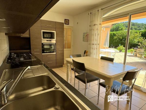 Maison de plain-pied ,170 m², piscine intérieure, parc arboré, garage