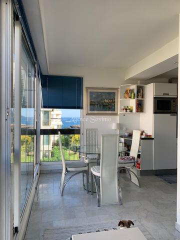 Rare opportunité en bord de mer : appartement avec cave, garage et vue mer