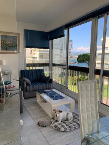 Rare opportunité en bord de mer : appartement avec cave, garage et vue mer