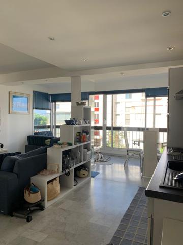 Rare opportunité en bord de mer : appartement avec cave, garage et vue mer