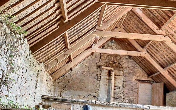 Maison à vendre    1 pièce •  Theix