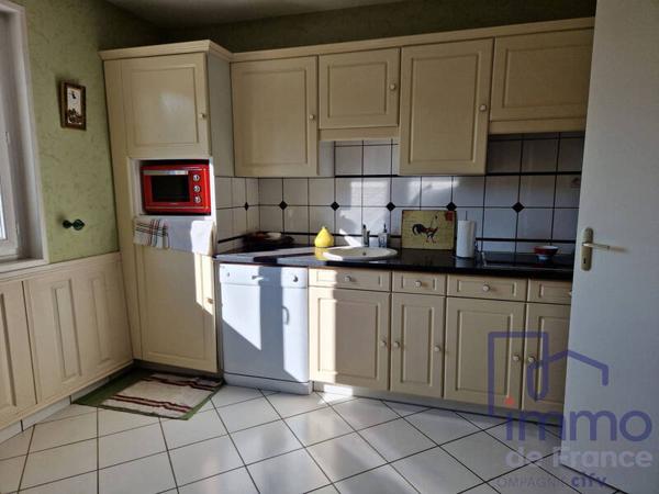 Maison 8 pièces                                        - 42340 Veauche Réf : 1022-CIFVFOREZVELAY