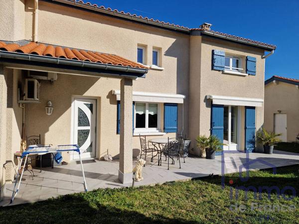 Maison 8 pièces                                        - 42340 Veauche Réf : 1022-CIFVFOREZVELAY