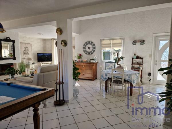 Maison 8 pièces                                        - 42340 Veauche Réf : 1022-CIFVFOREZVELAY