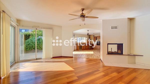 Maison
         7 pièces
        - 135 m² 384 700 € *