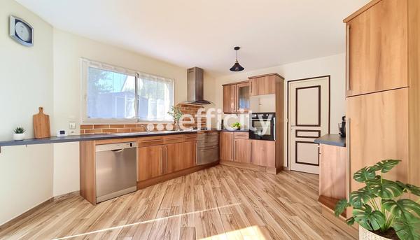 Maison
         7 pièces
        - 135 m² 384 700 € *