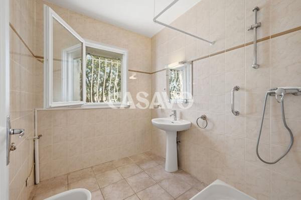 Vente Maison 8 pièces de 236m² - 13760 Saint-Cannat