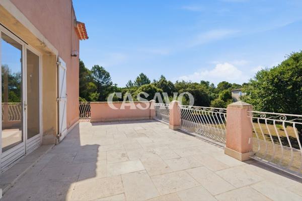 Vente Maison 8 pièces de 236m² - 13760 Saint-Cannat