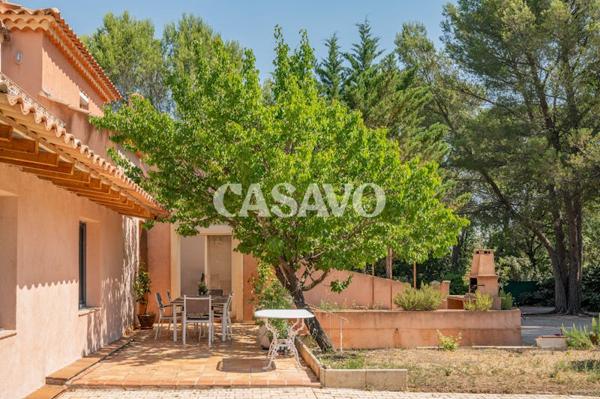 Vente Maison 8 pièces de 236m² - 13760 Saint-Cannat