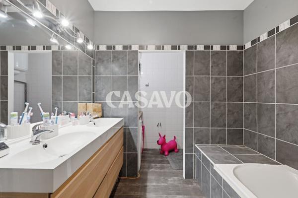 Vente Maison 8 pièces de 236m² - 13760 Saint-Cannat