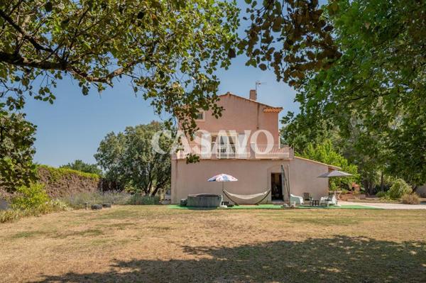 Vente Maison 8 pièces de 236m² - 13760 Saint-Cannat
