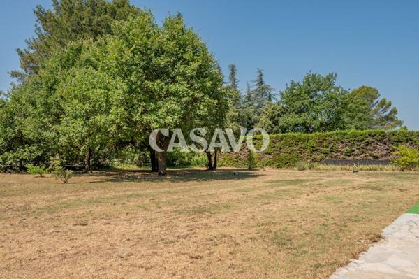 Vente Maison 8 pièces de 236m² - 13760 Saint-Cannat