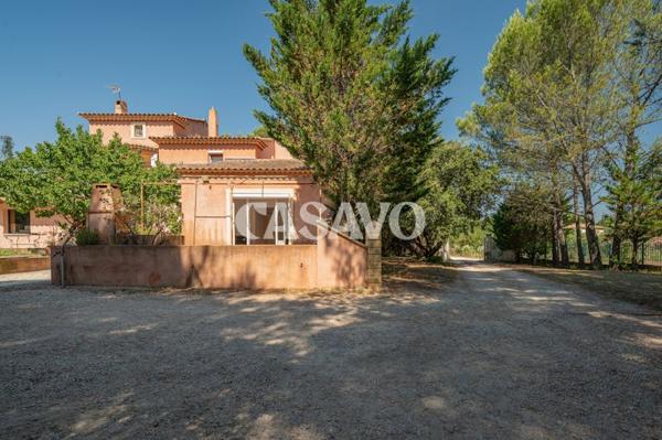 Vente Maison 8 pièces de 236m² - 13760 Saint-Cannat