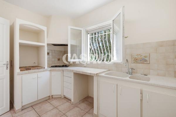 Vente Maison 8 pièces de 236m² - 13760 Saint-Cannat