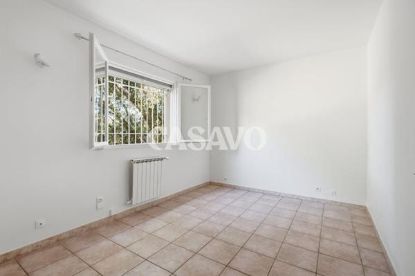Vente Maison 8 pièces de 236m² - 13760 Saint-Cannat