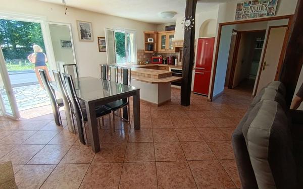 Maison à vendre    5 pièces •  La Cour-Marigny