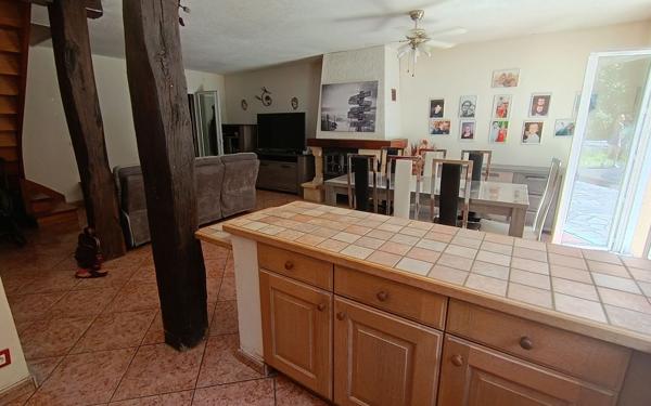 Maison à vendre    5 pièces •  La Cour-Marigny