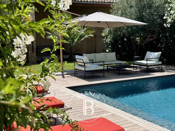 Nîmes, Maison 6 Chambres -  530 m² à vendre