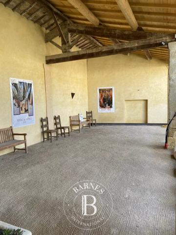 Nîmes, Maison 6 Chambres -  530 m² à vendre