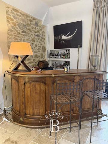 Nîmes, Maison 6 Chambres -  530 m² à vendre