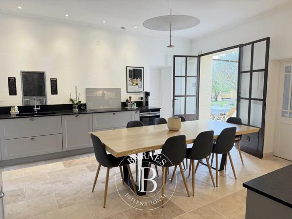 Nîmes, Maison 6 Chambres -  530 m² à vendre