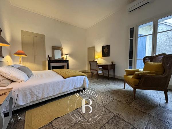 Nîmes, Maison 6 Chambres -  530 m² à vendre