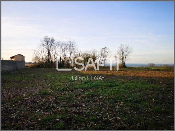 BEAU TERRAIN PLAT et VIABILISE DE PLUS DE 1700 m²